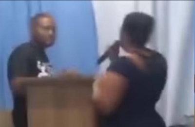 Mulher expõe traição do marido pastor em culto e viraliza