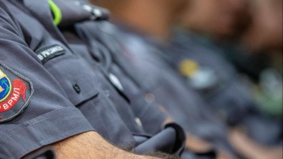 51% dos brasileiros dizem ter mais medo da polícia do que confiança nela, segund